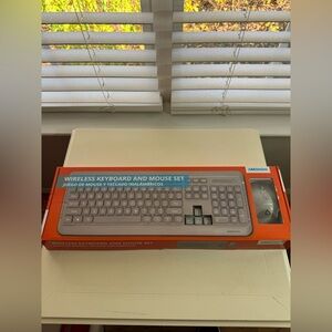 Medion Wireless Keyboard and Mouse Set - Gray